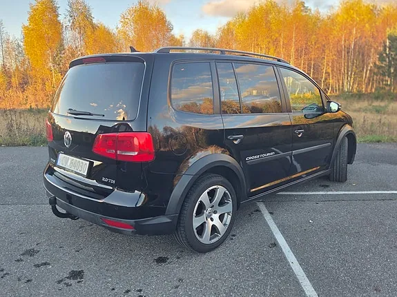 Volkswagen Touran 2012 photo 5