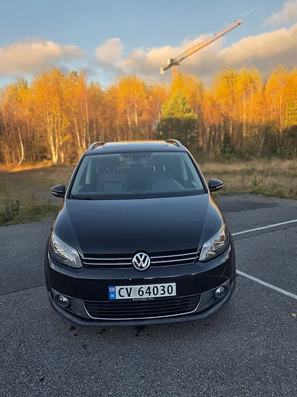 Volkswagen Touran 2012 photo 3