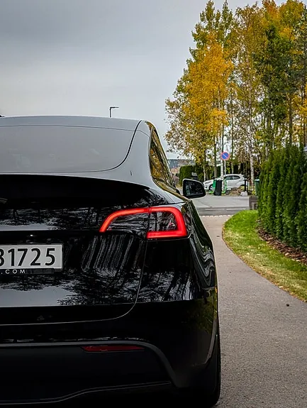 Tesla Model Y 2025 photo 5