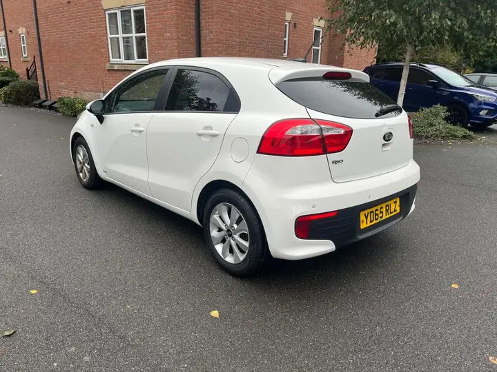 Kia Rio 2015 photo 4