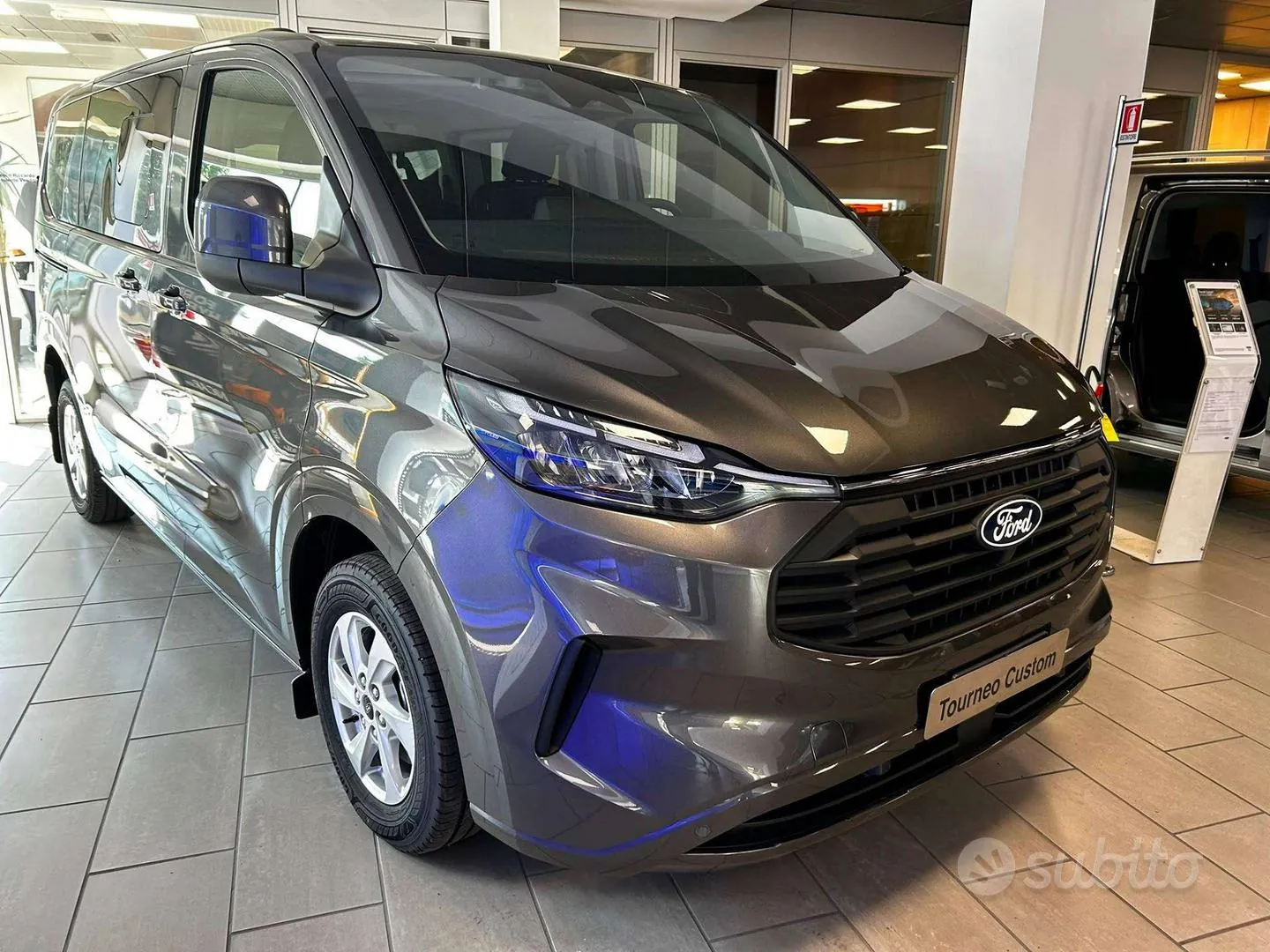 Ford Tourneo Custom 2023 photo 3