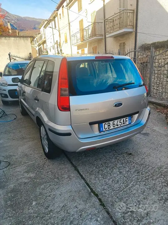 Ford Fusion 2003 photo 3
