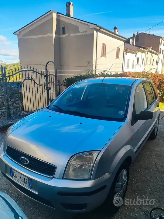 Ford Fusion 2003 photo 2