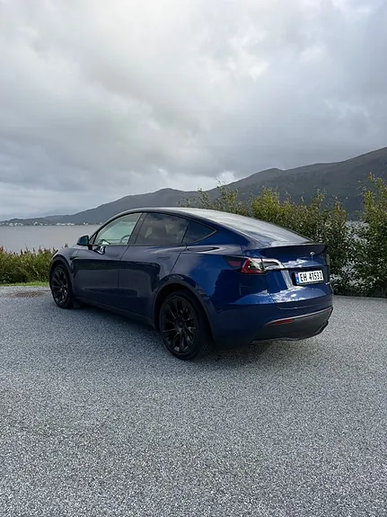 Tesla Model Y 2024 photo 3