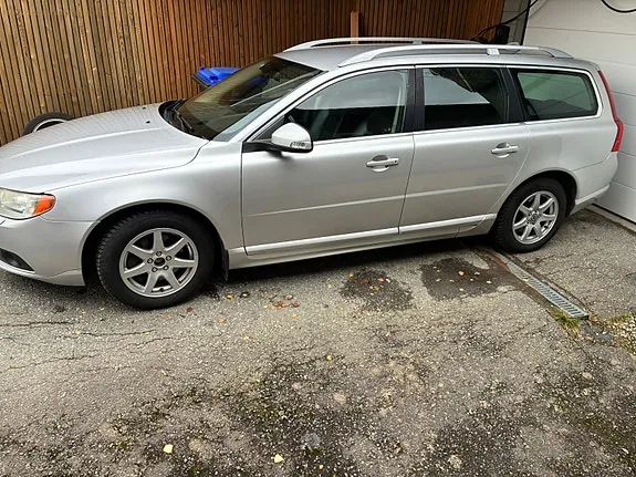 Volvo V70 2009 photo 2