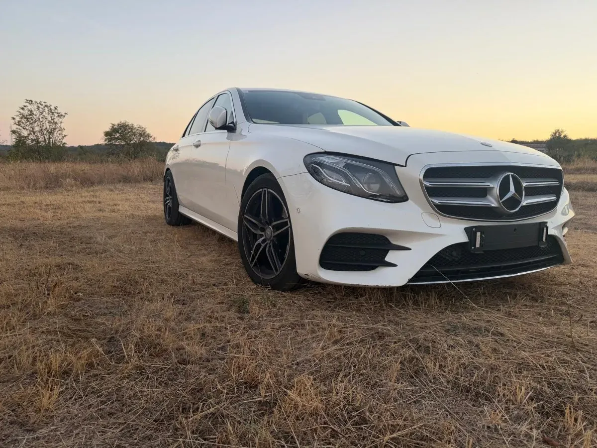 Mercedes-Benz E-Class 2017 photo 2