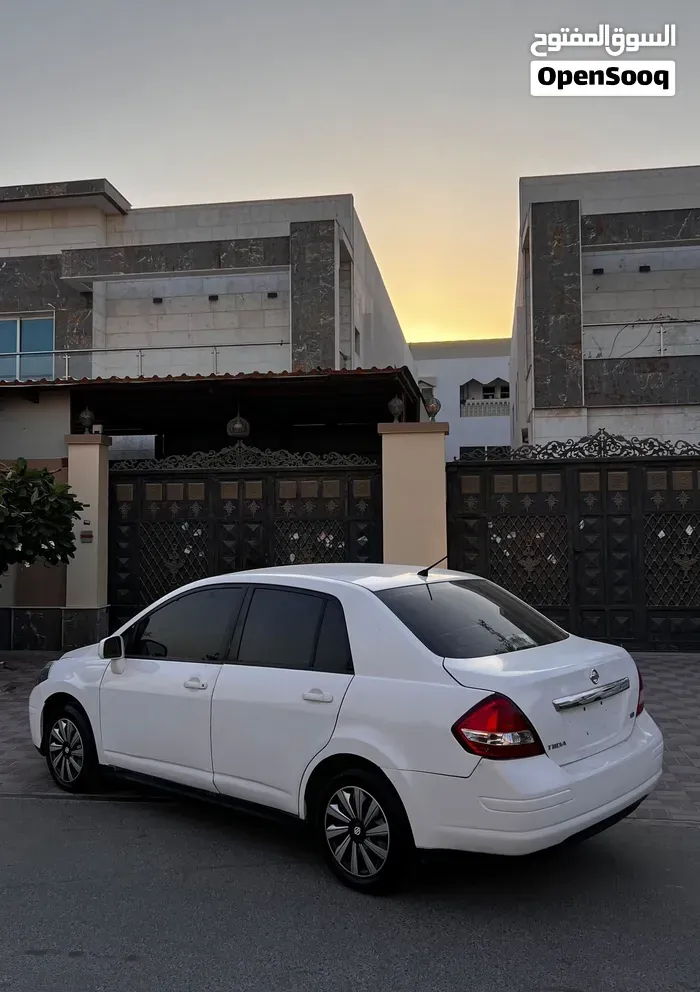 Nissan Tiida 2011 photo 3