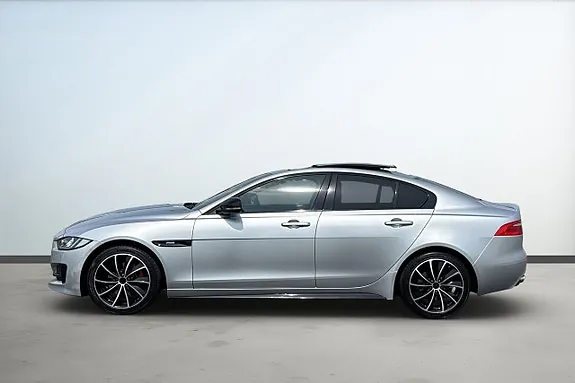 Jaguar Xe 2016 photo 2