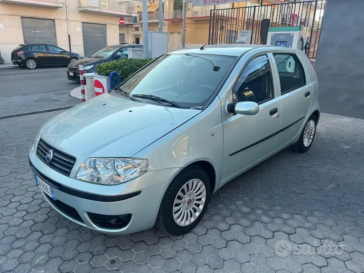 Fiat Punto 2004 photo 2