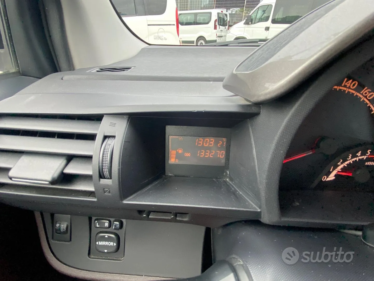 Toyota Iq 2011 photo 3