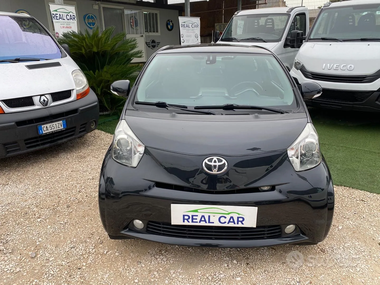 Toyota Iq 2011 photo 2