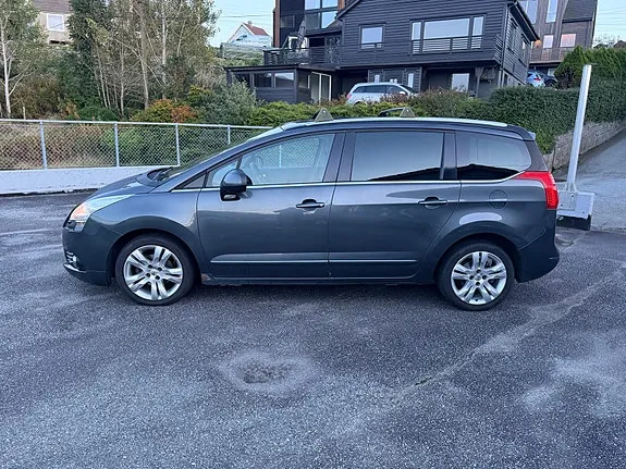 Peugeot 5008 2012 photo 2