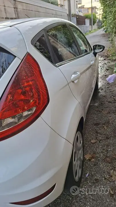Ford Fiesta 2010 photo 4