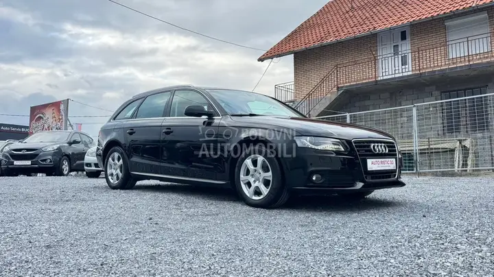 Audi A4 2010 photo 2