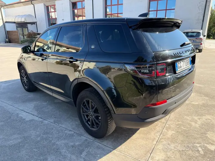 Land Rover Discovery Sport 2022 photo 4
