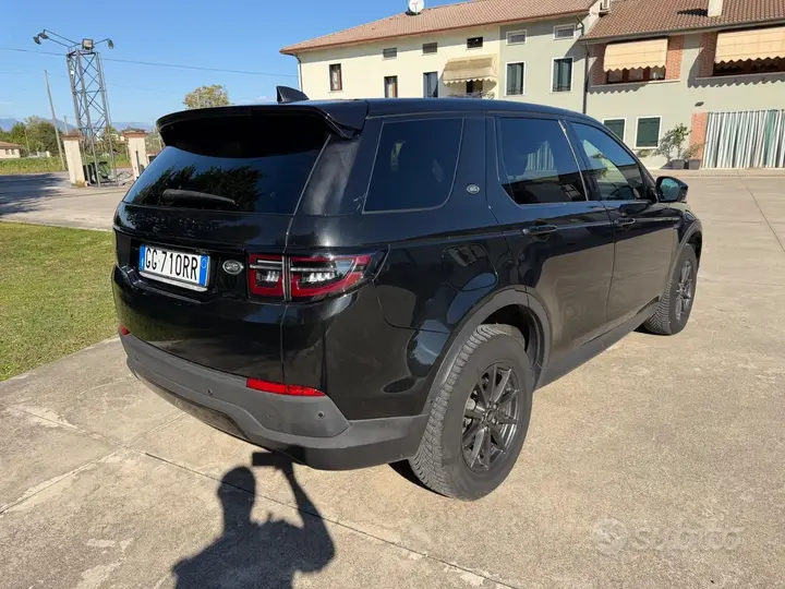 Land Rover Discovery Sport 2022 photo 3