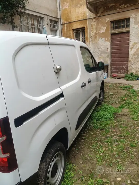 Citroen Berlingo 2024 photo 2