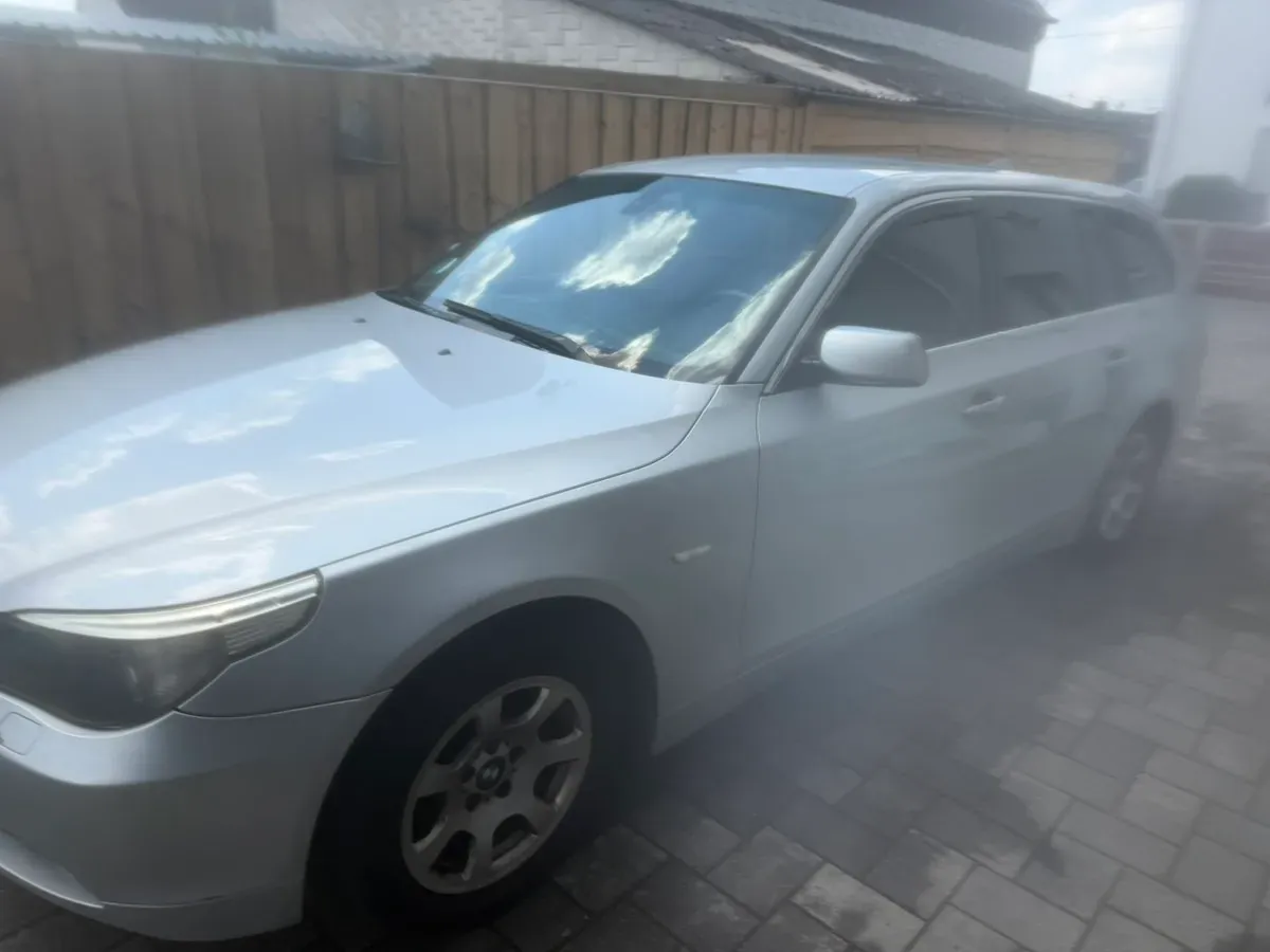 BMW 5 Series 2005 photo 2