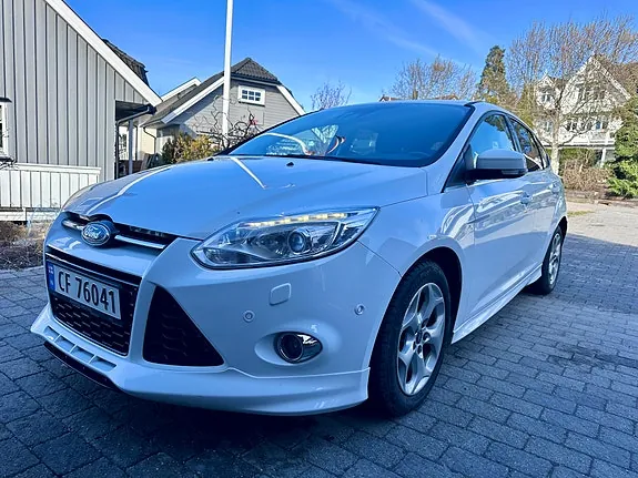 Ford Focus 2014 photo 2