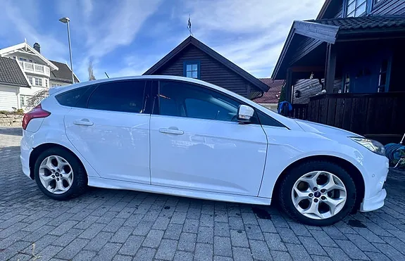 Ford Focus 2014 photo 4