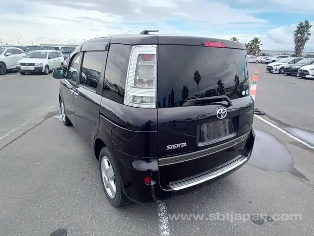 Toyota Sienta 2011 photo 3