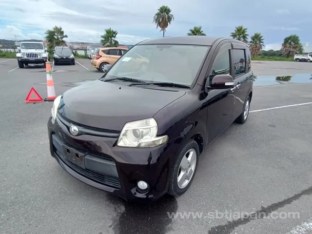 Toyota Sienta 2011 photo 2