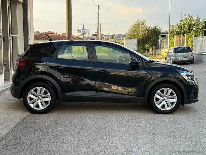 Renault Captur 2023 photo 3