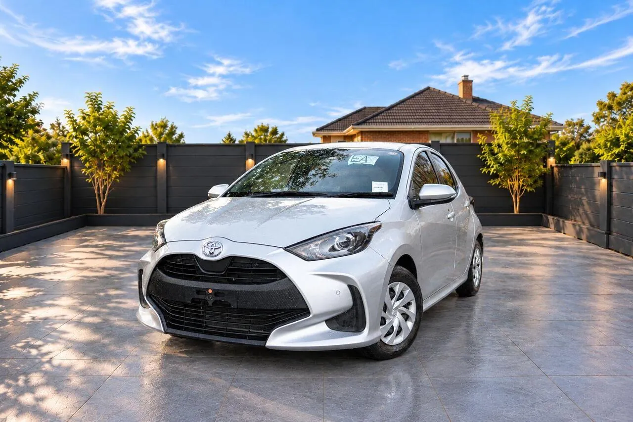 Toyota Yaris X photo 3