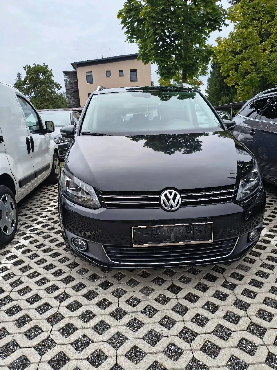 Volkswagen Touran 2010 photo 2
