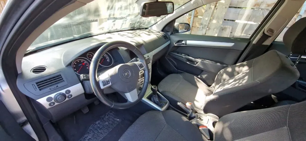 Opel Astra 2009 photo 3