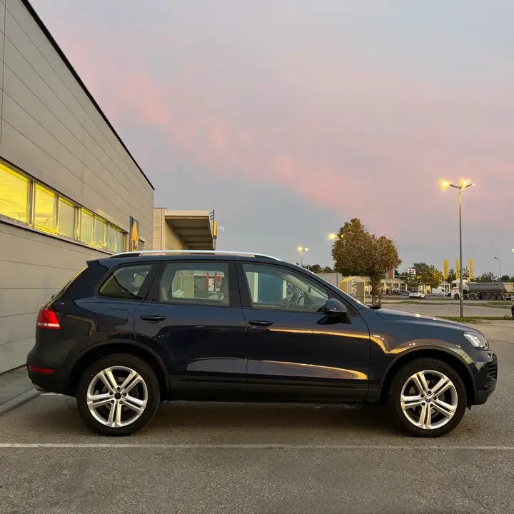 Volkswagen Touareg 2011 photo 2