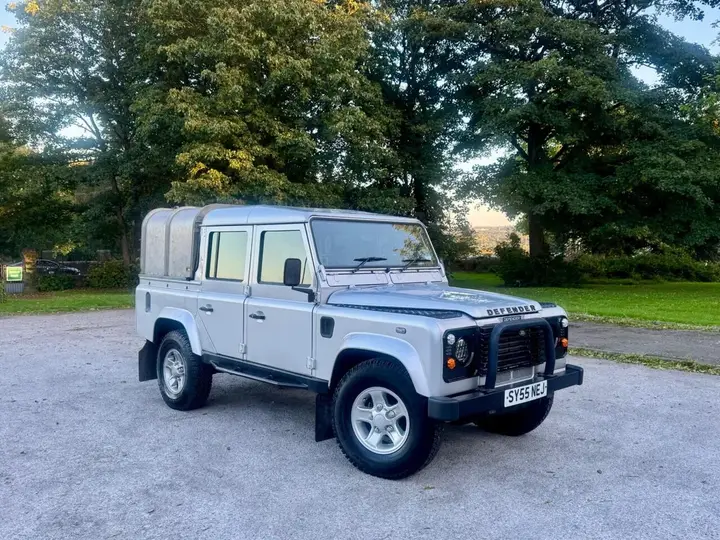 Land Rover Defender 110 2005 photo 2