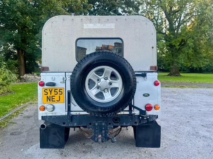 Land Rover Defender 110 2005 photo 5