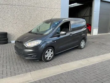 Ford Transit Courier 2018 photo 2