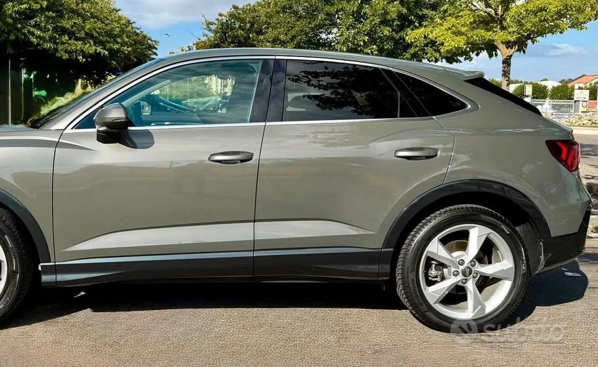 Audi Q3 2021 photo 2