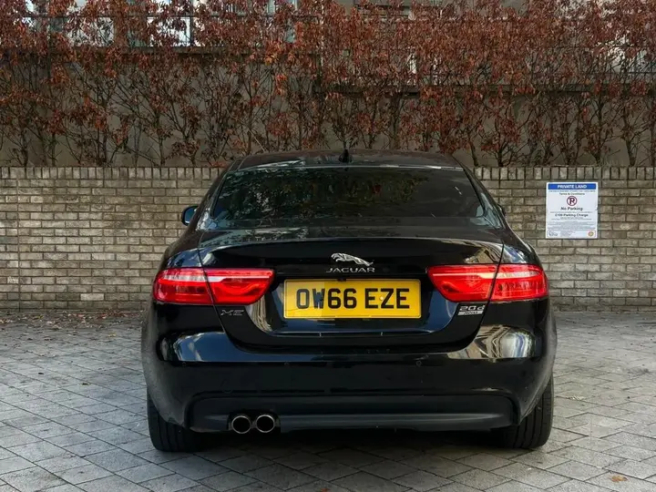 Jaguar Xe 2017 photo 2