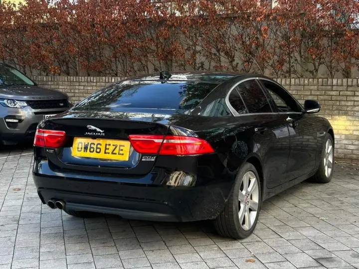Jaguar Xe 2017 photo 3