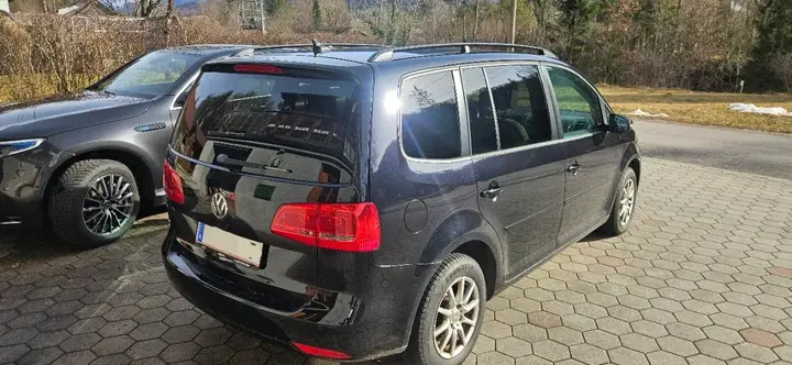 Volkswagen Touran 2013 photo 2