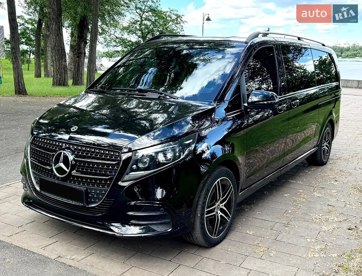 Mercedes-Benz V-Class 2025 photo 3