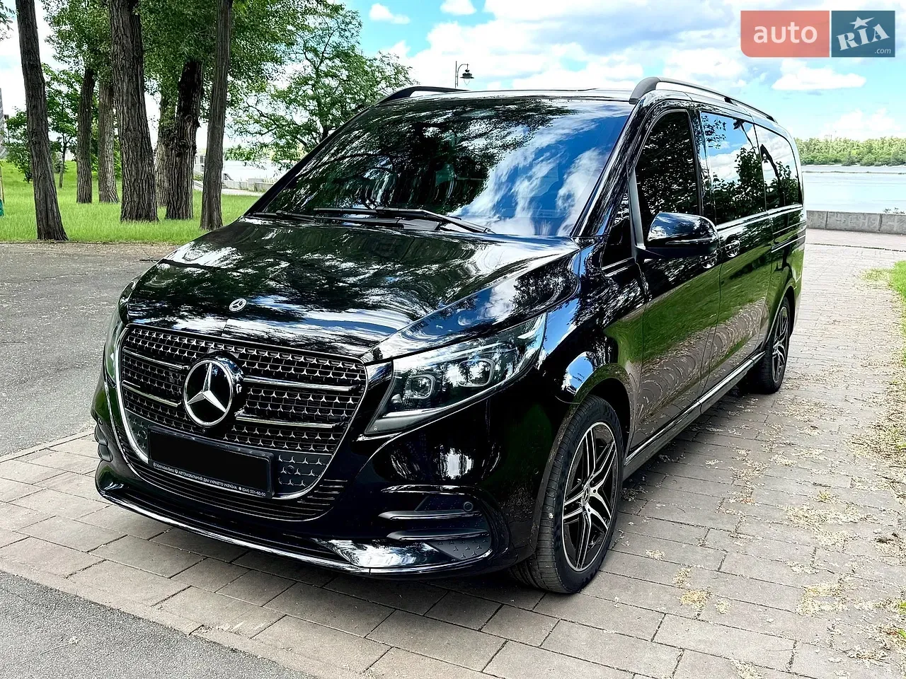 Mercedes-Benz V-Class 2025 photo 2