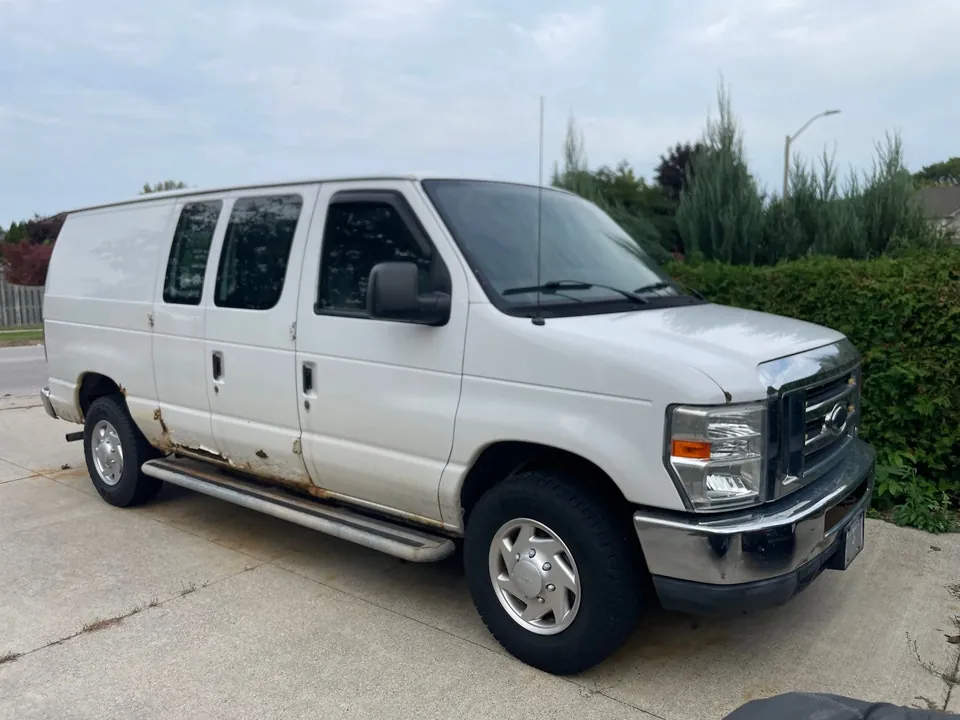 Ford E-250 2012 photo 4