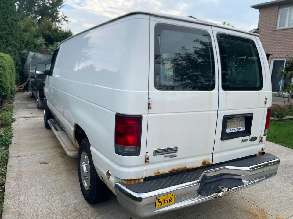 Ford E-250 2012 photo 5