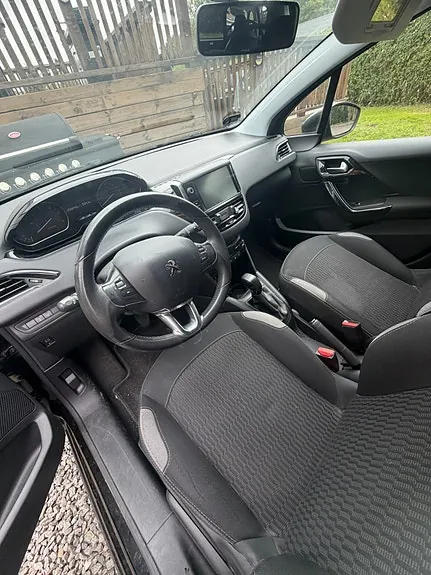 Peugeot 208 2016 photo 3