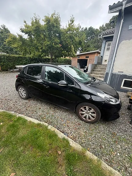 Peugeot 208 2016 photo 2