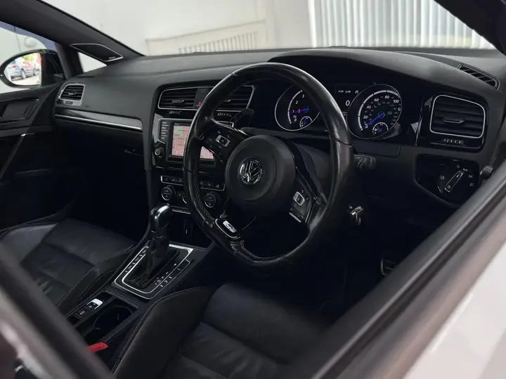 Volkswagen Golf 2015 photo 2