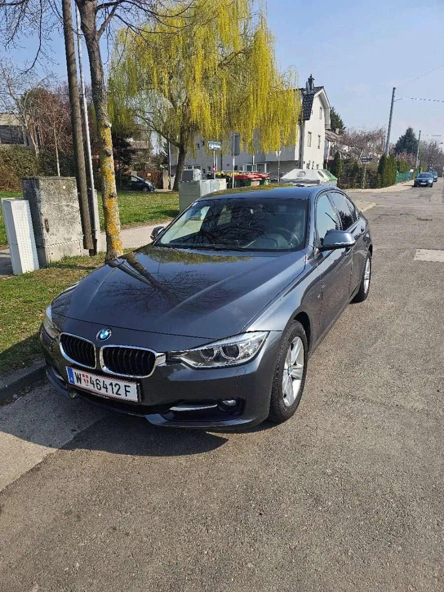 BMW 3 Series 2012 photo 2