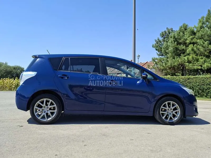 Toyota Verso 2013 photo 2