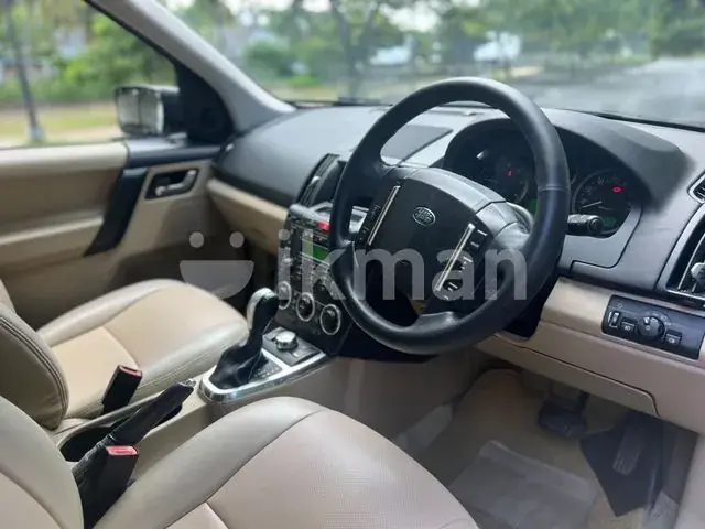 Land Rover Freelander 2012 photo 2