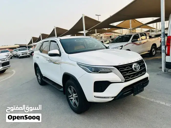 Toyota Fortuner 2023 photo 3
