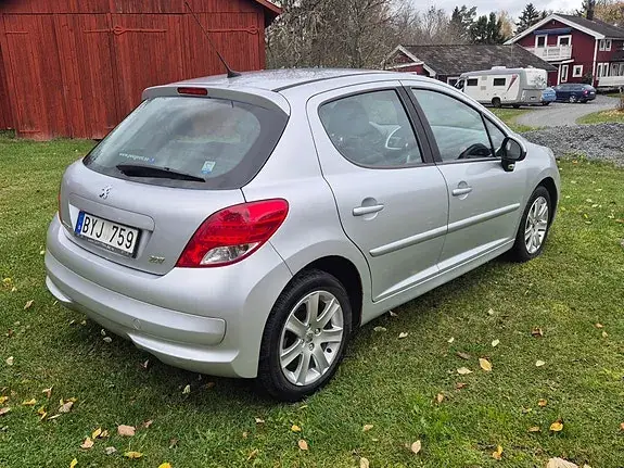 Peugeot 207 2006 photo 2